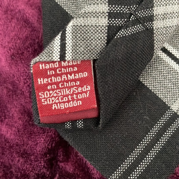 Penguin Tie - Picture 3 of 3